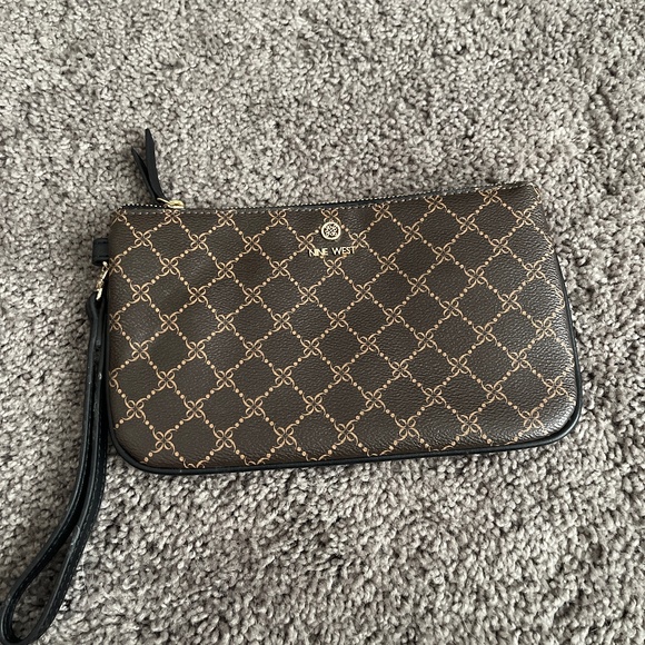 New Nine West Wristlet - Picture 1 of 2